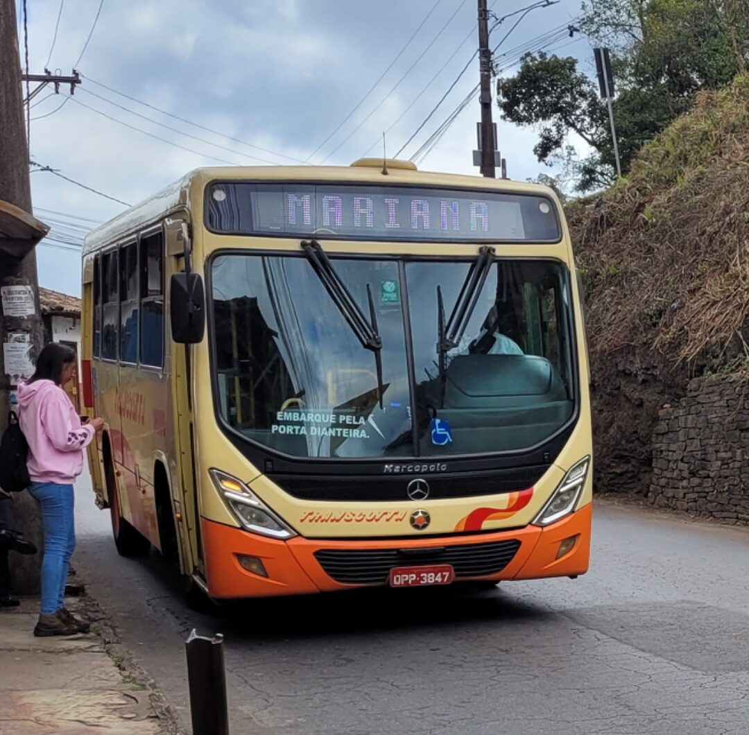 Passageiro é flagrado se masturbando em transporte público de Mariana