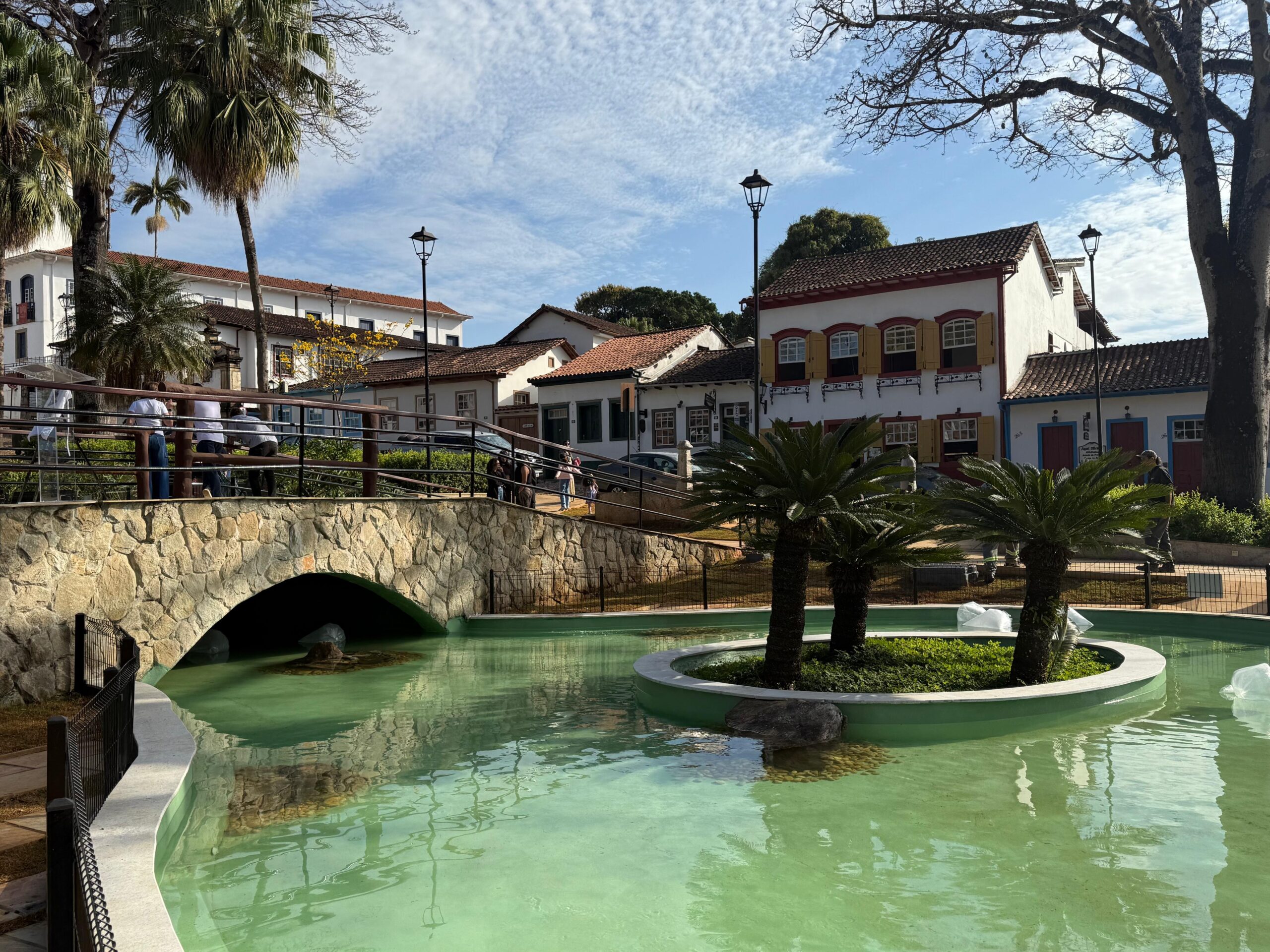 Lago da Praça Gomes Freire é entregue revitalizado e volta a ter sua tradicional fonte