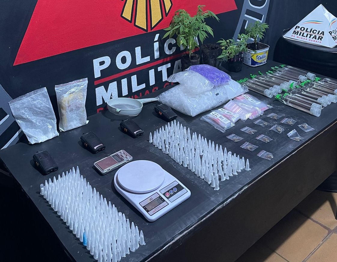 Polícia apreende drogas e materiais no bairro São José, em Itabirito