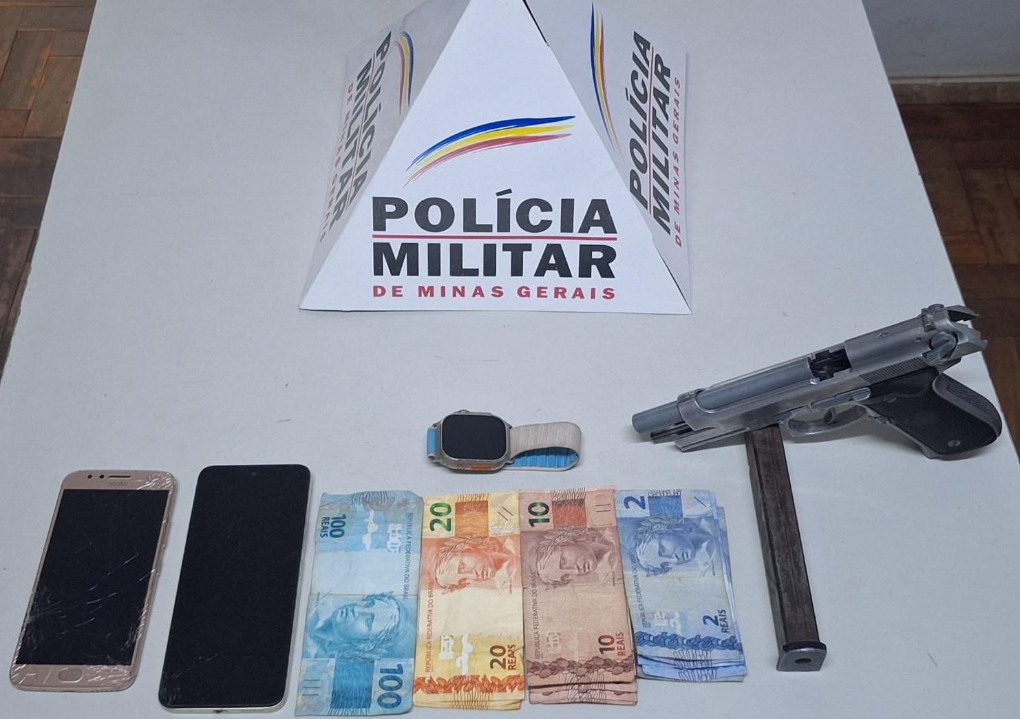Adolescentes são apreendidos após assalto a lanchonete em Itabirito