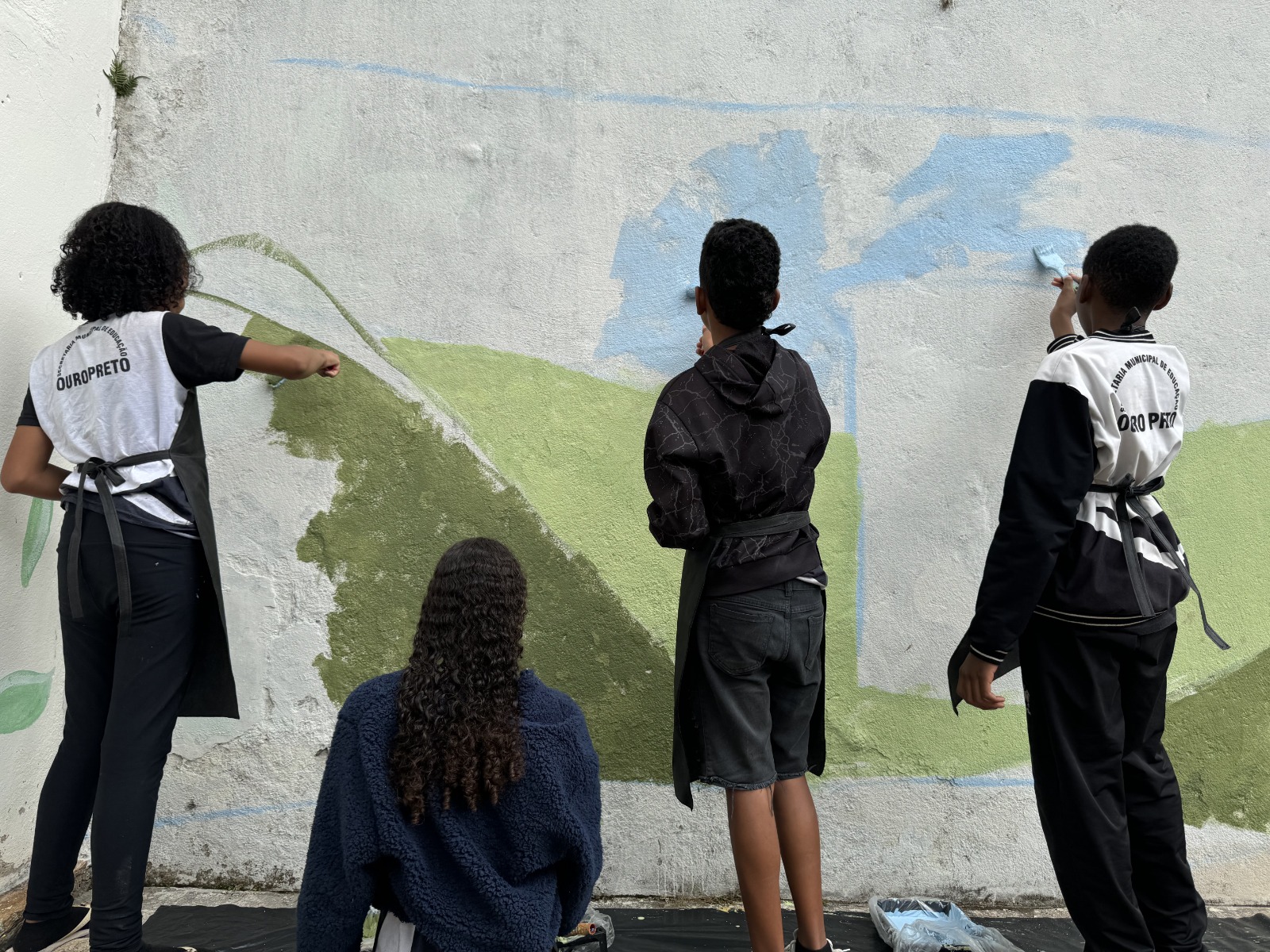 Oficinas de arte e muralismo transformam escolas públicas e Casa do Professor de Ouro Preto