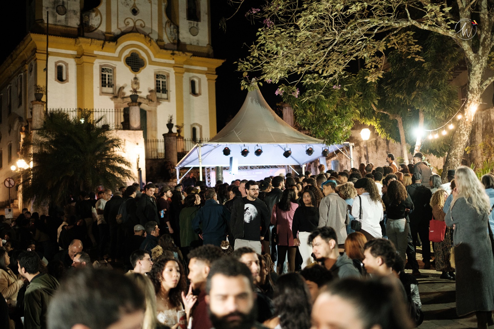 Projeto Sextas Abertas têm programação cultural e artística em Ouro Preto