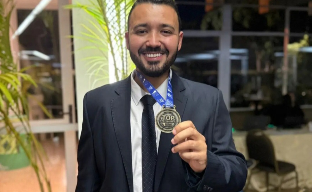 Vereador Matheus Pacheco recebe Medalha Top Legislativo em reconhecimento ao trabalho em Ouro Preto
