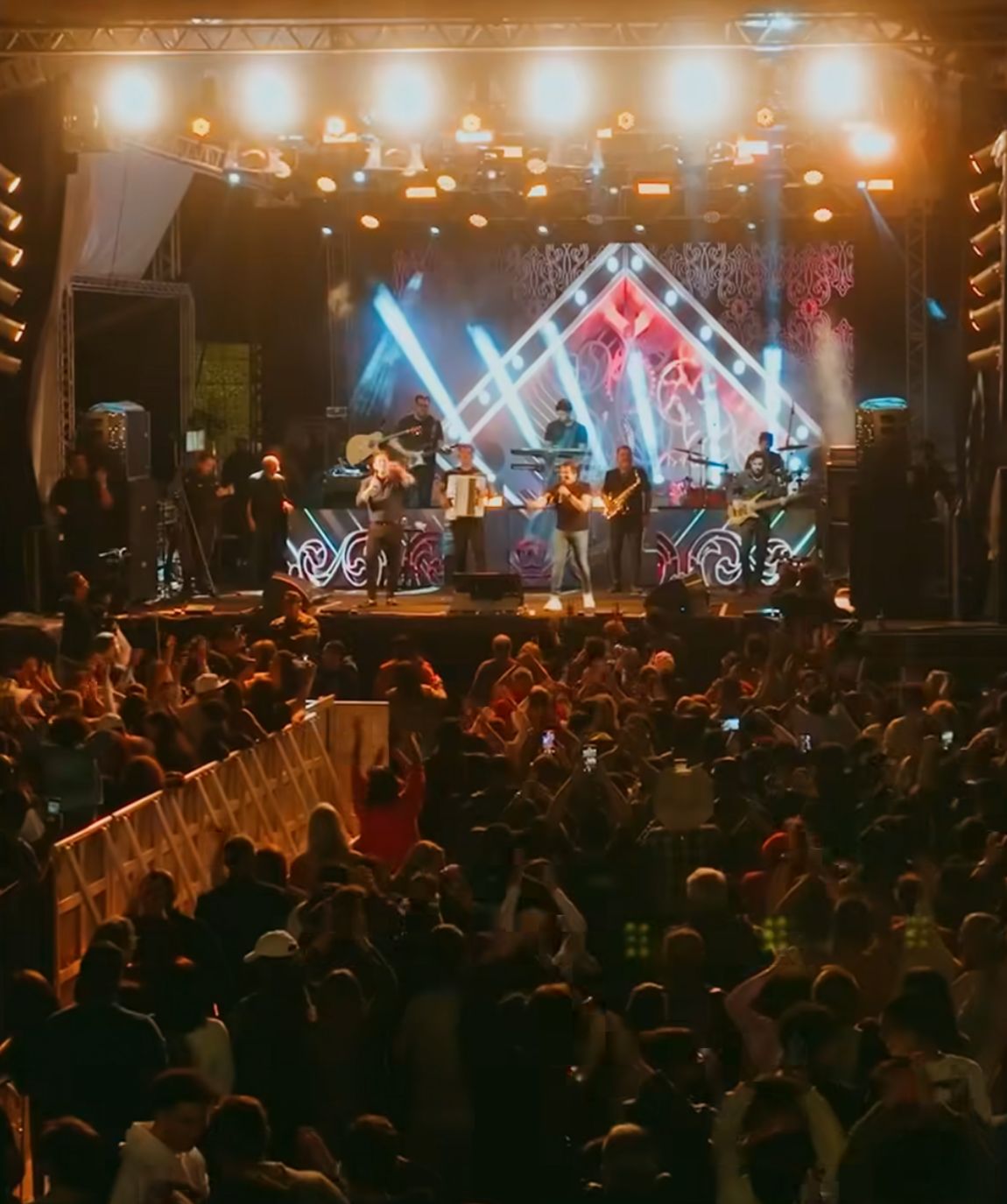 Festa do Pastel de Angu é sucesso em Itabirito, com grandes shows músicas e riqueza de sabores