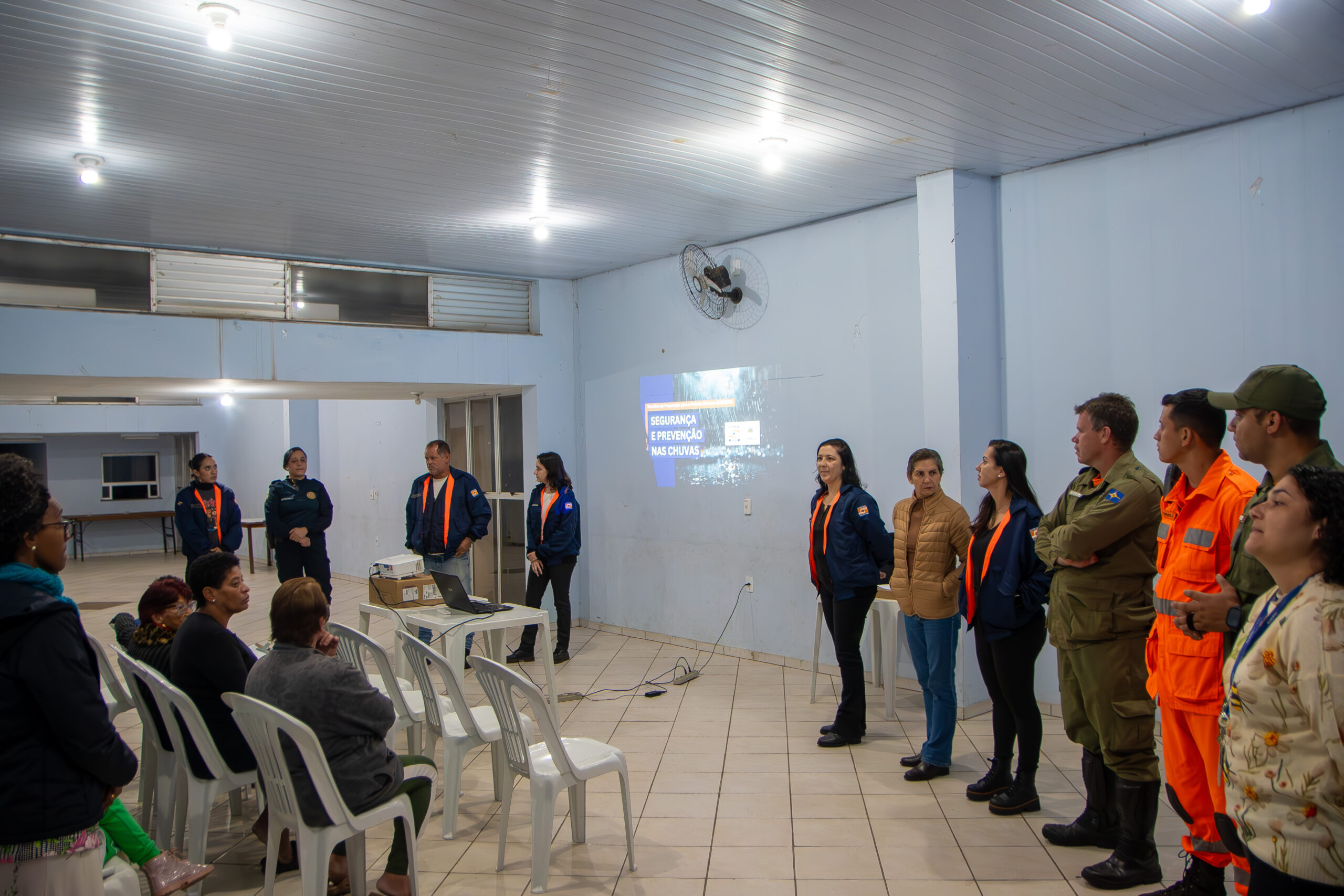 Ação preventiva: Defesa Civil de Itabirito inicia reuniões com moradores e comerciantes sobre o período chuvoso