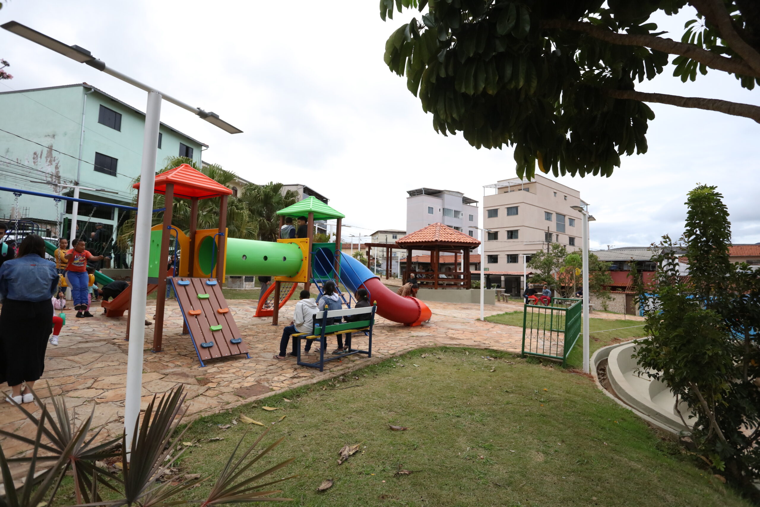 Praça da Bauxita é revitalizada pela Prefeitura de Ouro Preto