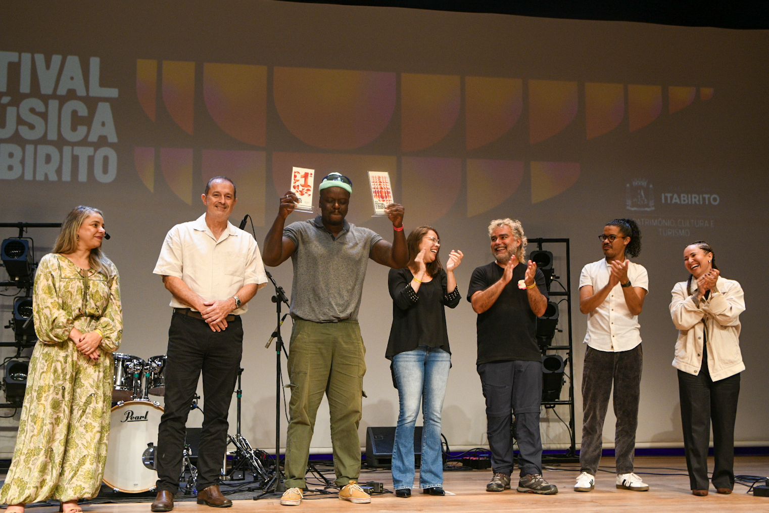 “Bailarina”, de Ezkiel, vence o Festival da Música de Itabirito