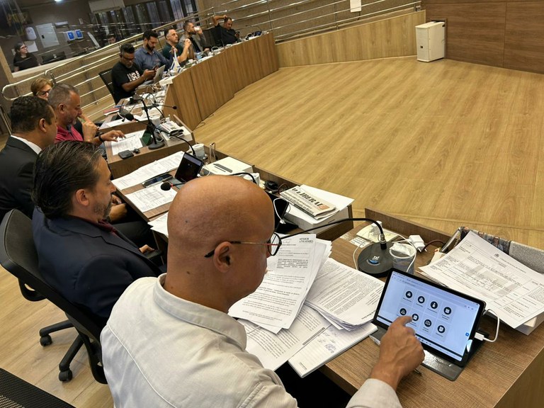 Câmara de Itabirito adota uso de tablets e inicia modernização digital do Legislativo
