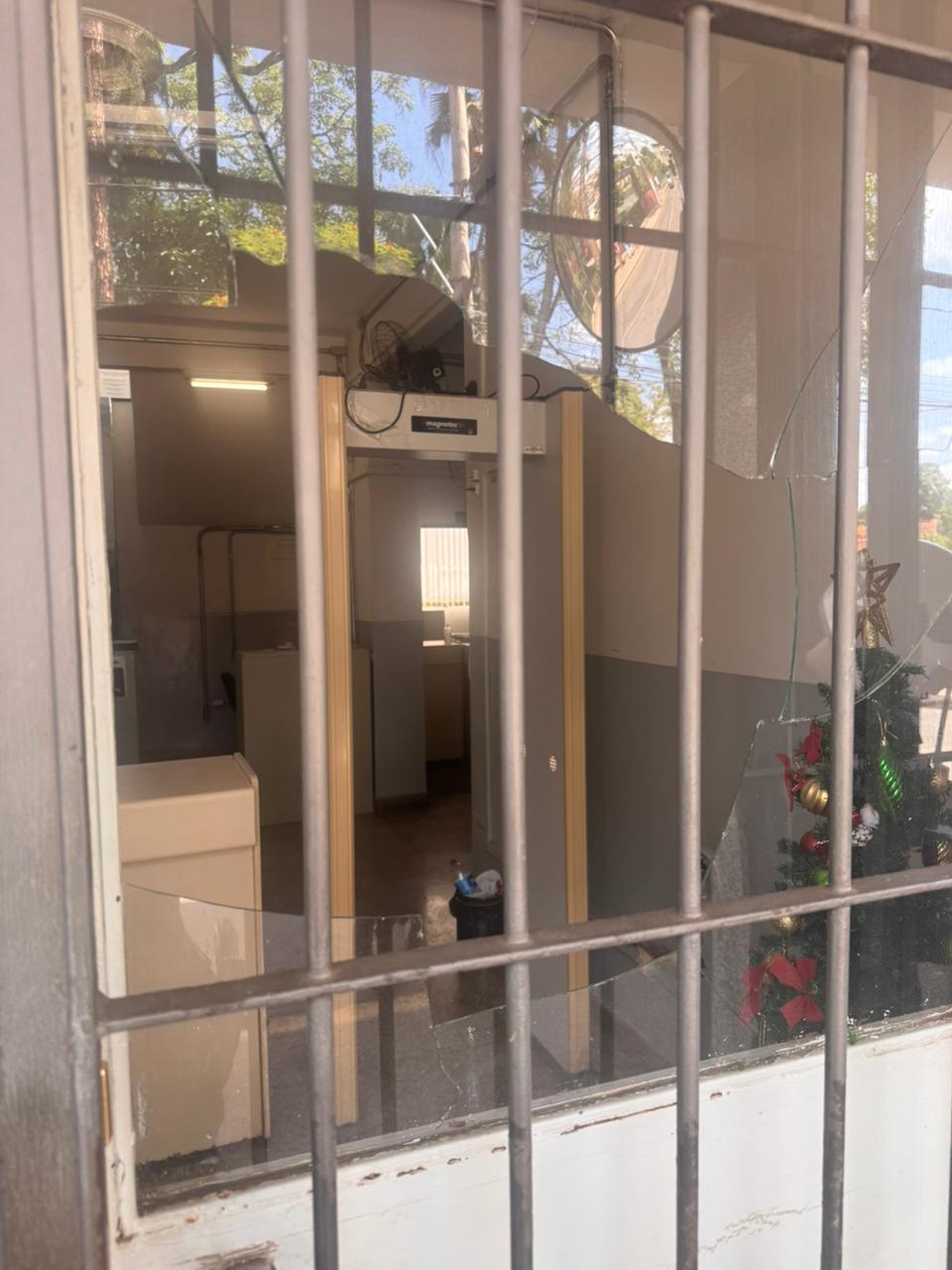 Homem tenta invadir fórum, em Itabirito, e é detido pela Guarda Municipal