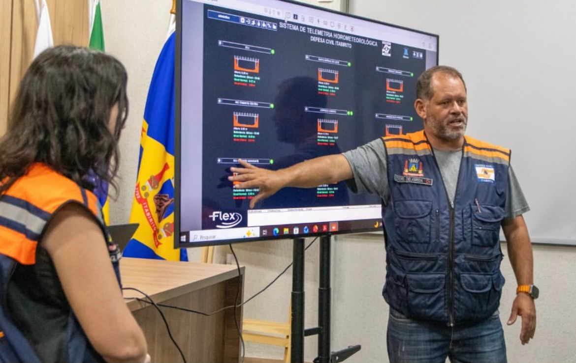 Defesa Civil de Itabirito reúne comércio local para reforçar medidas de segurança no período chuvoso