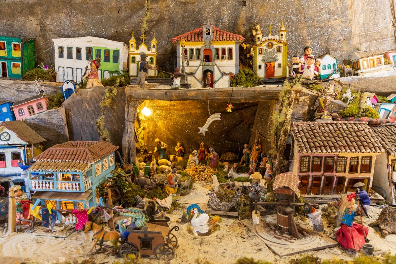 Presépios articulados marcam Natal em Mariana unindo história e religiosidade