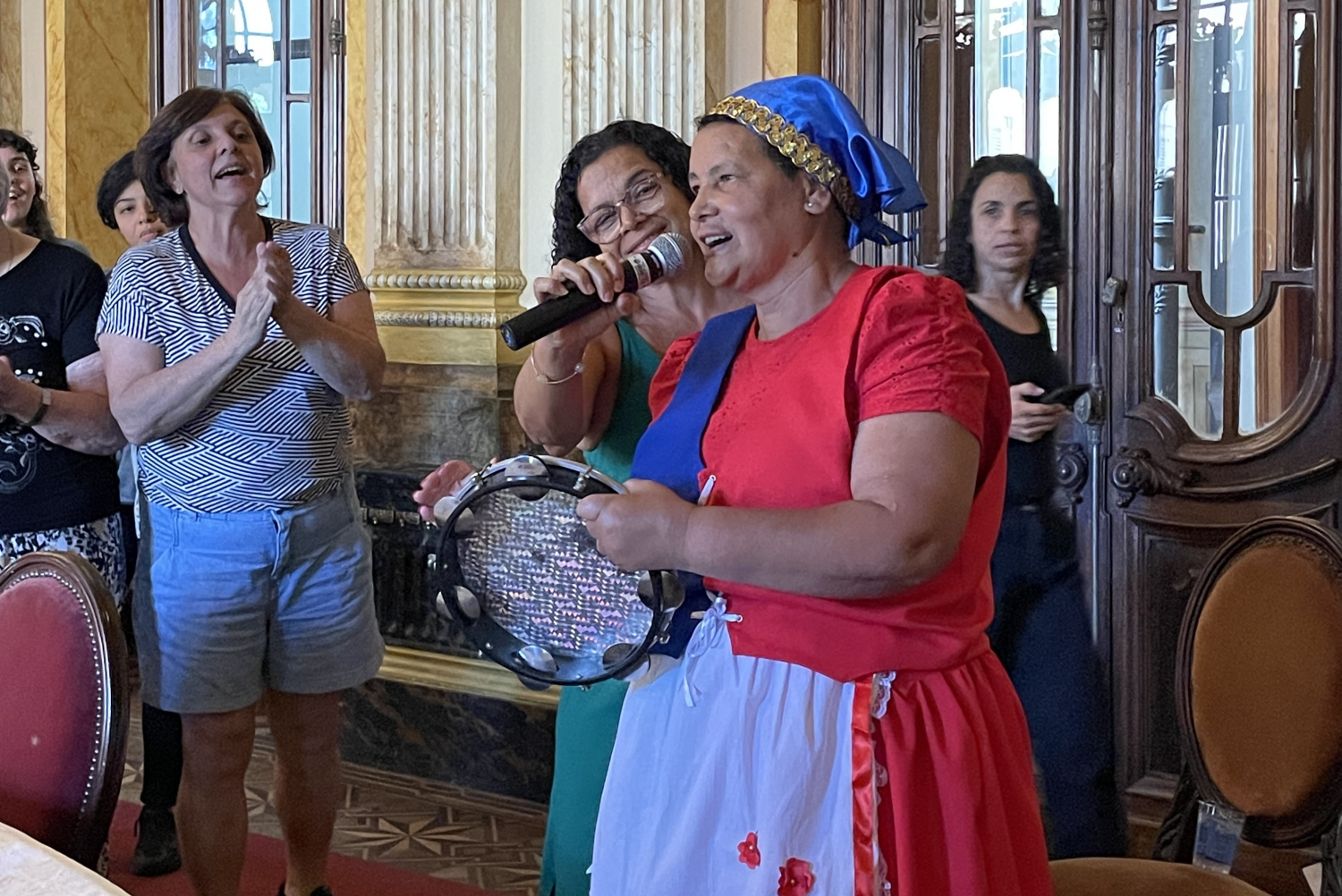 Ouro-pretana recebe homenagem em Belo Horizonte pelo seu trabalho nas Pastorinhas do Padre Faria