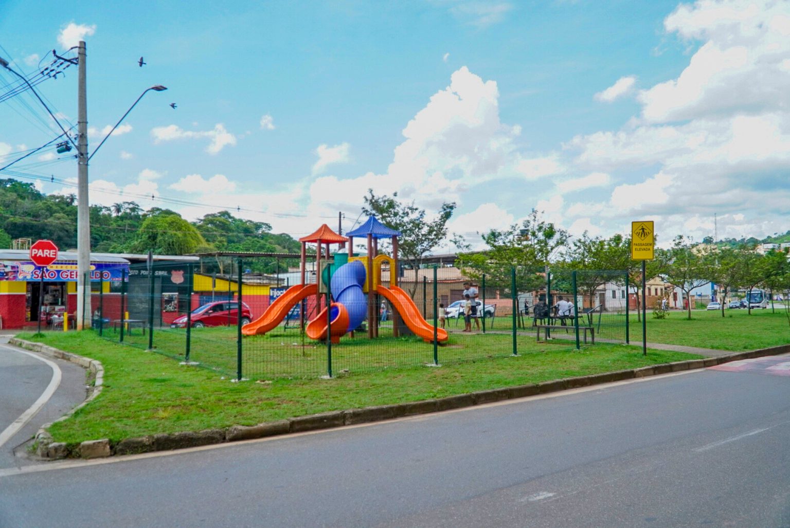 Espaços de lazer infantil passam por adequações em Itabirito