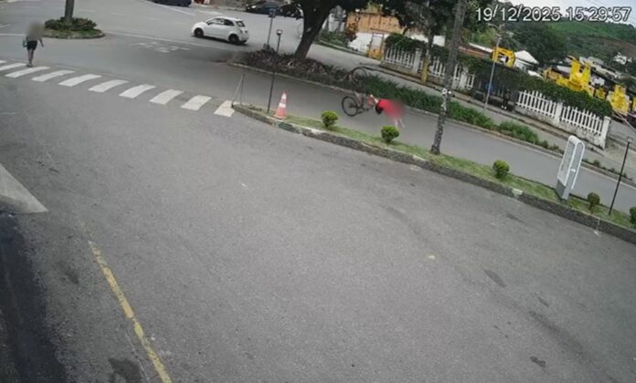 Menino fica ferido em acidente de bicicleta em descida íngreme em Itabirito