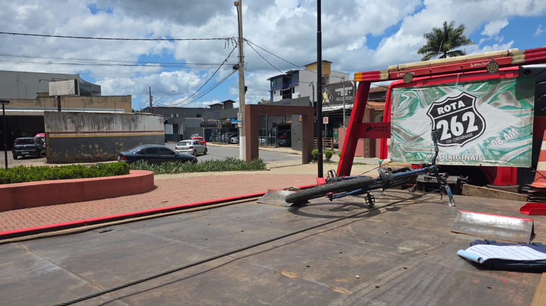 GCM remove bicicletas usadas em manobras perigosas e apreende adolescente por desacato, em Itabirito