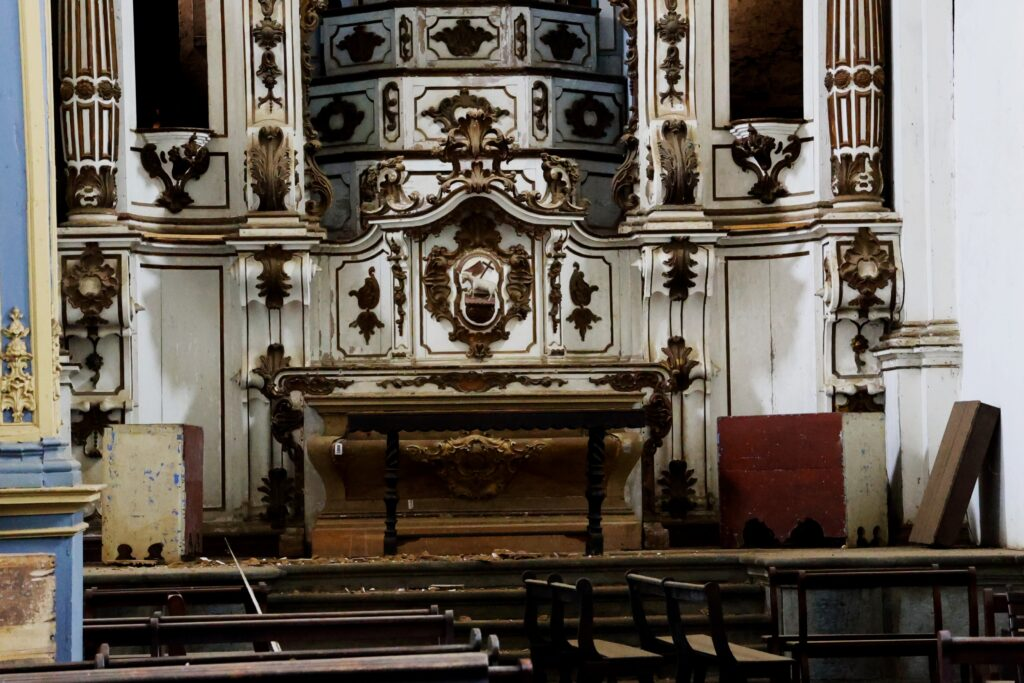 Mariana assina ordem de serviço para restauro da Igreja da Confraria
