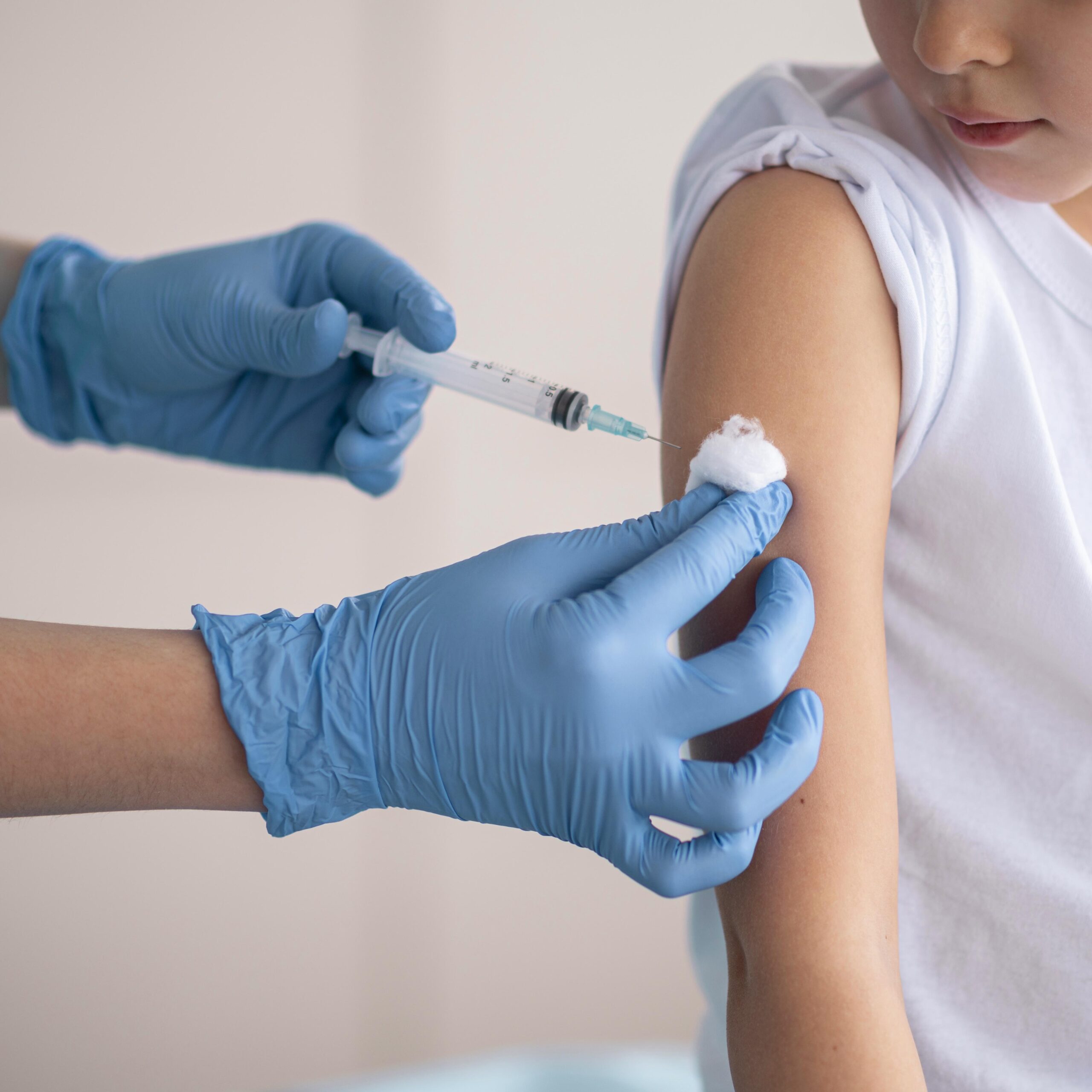 Ouro Preto inicia vacinação contra a dengue para crianças e adolescentes de 10 a 14 anos