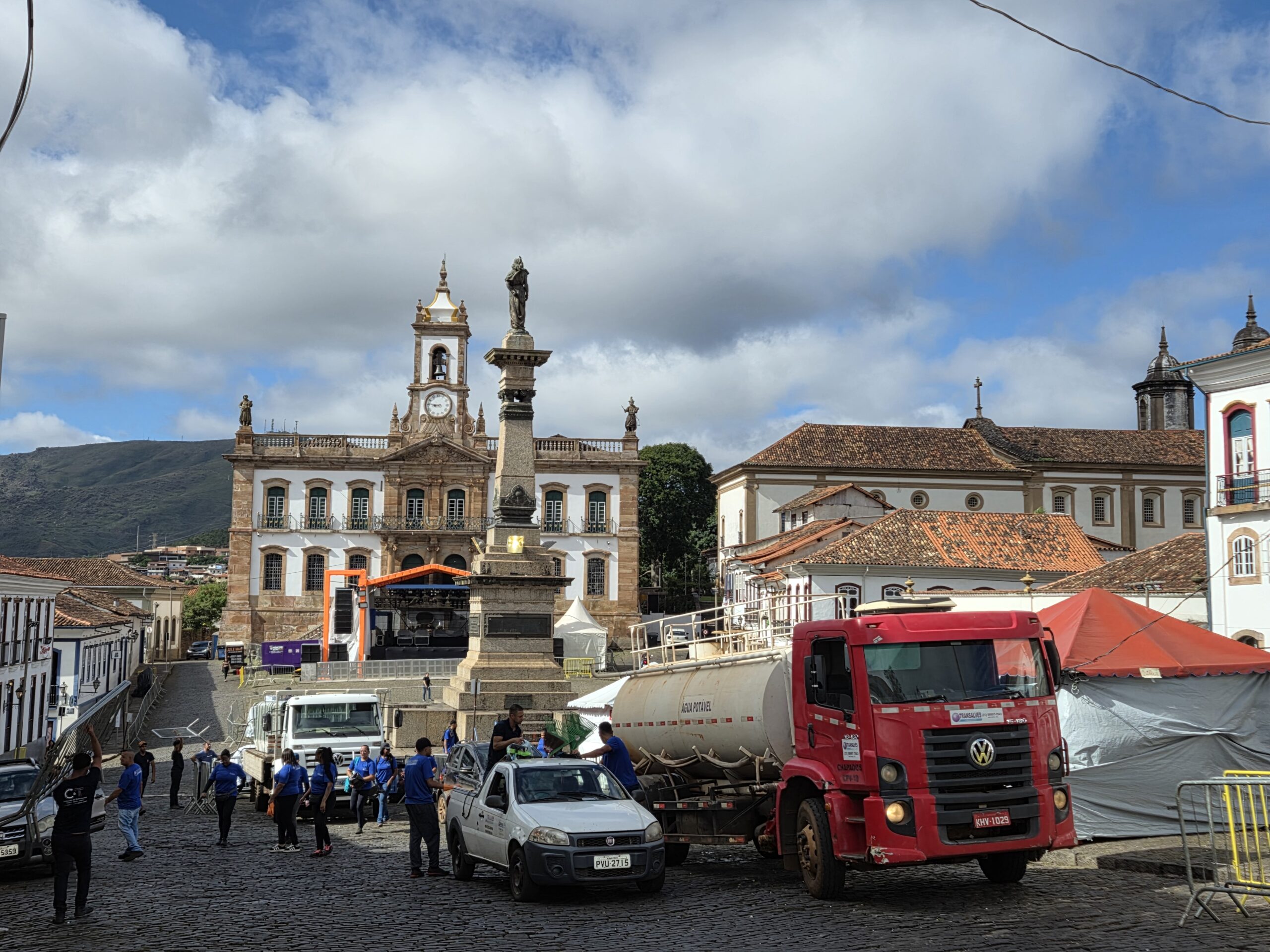 O desfile do tradicional “Bloco da Limpeza”