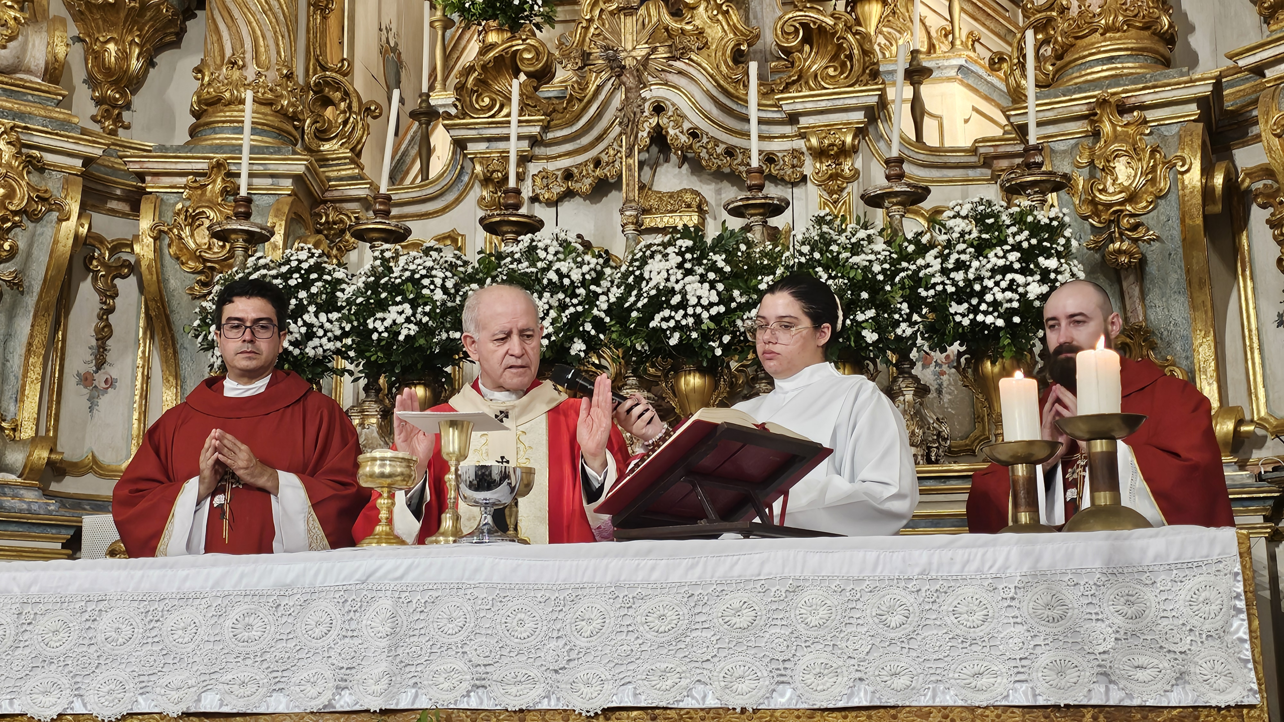 Quarta-feira de Cinzas: Missa reúne fiéis na Praça Minas Gerais, em Mariana