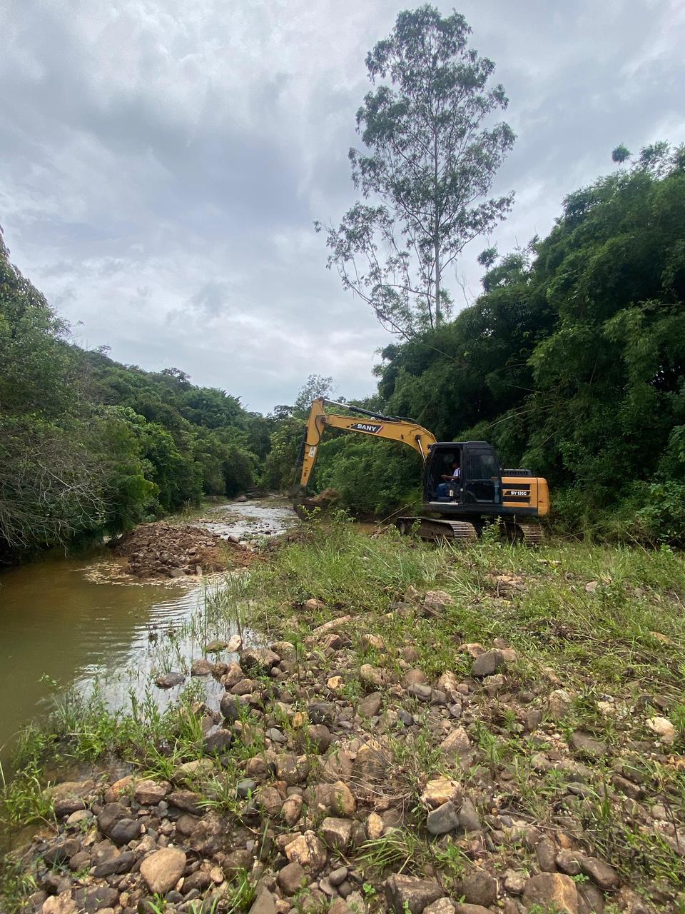 Ação no Rio Maynart vai ampliar o escoamento da água em Santo Antônio do Salto