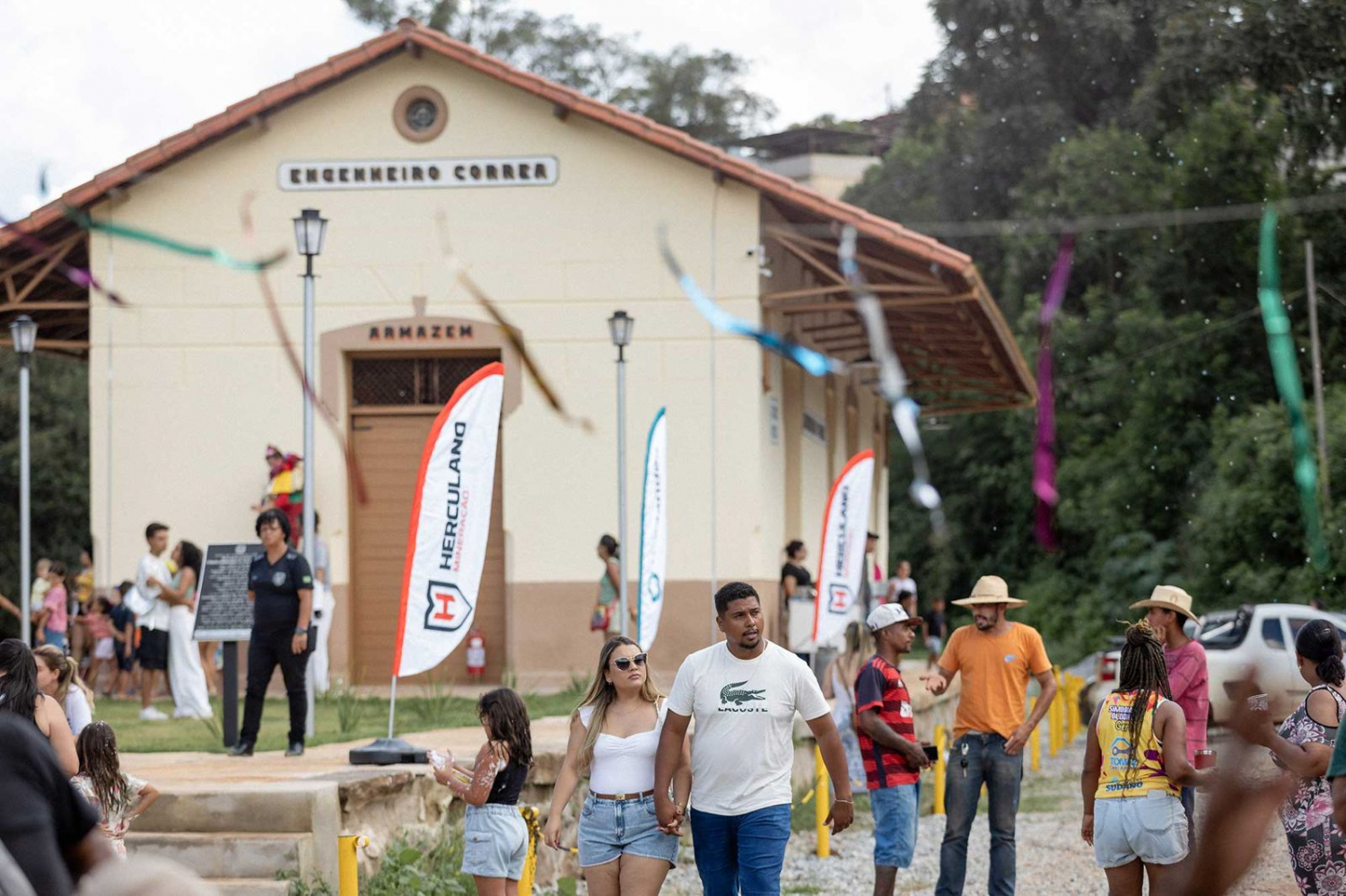 Ouro Preto Pré-Carnaval de Engenheiro Corrêa reúne famílias, cultura e celebração na Estação Ferroviária restaurada