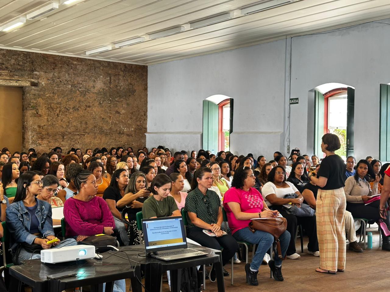 Ouro Preto cumpre decreto federal e garante formação continuada para monitores da rede municipal