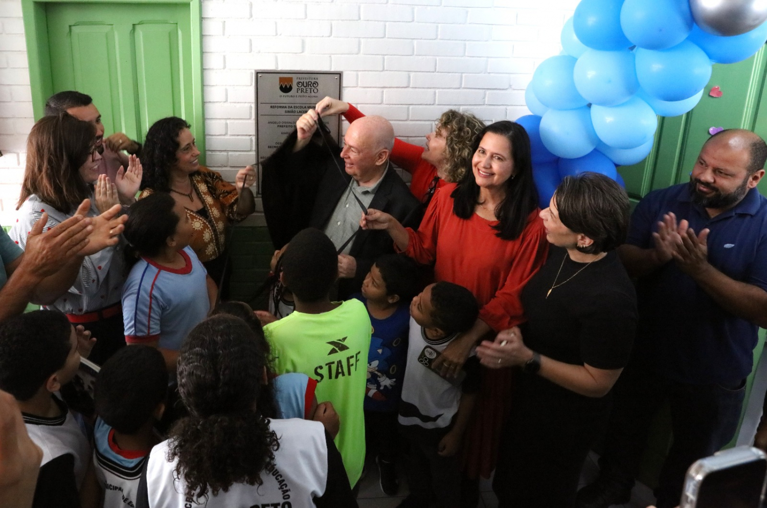 Prefeitura de Ouro Preto entrega reforma da Escola Municipal Simão Lacerda, no bairro Bauxita