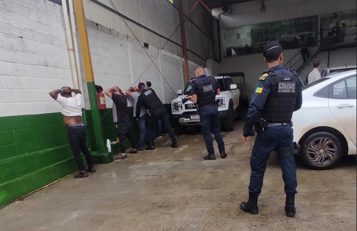 Polícia Municipal de Mariana prende cinco acusados de aplicar golpe em locadora de veículos