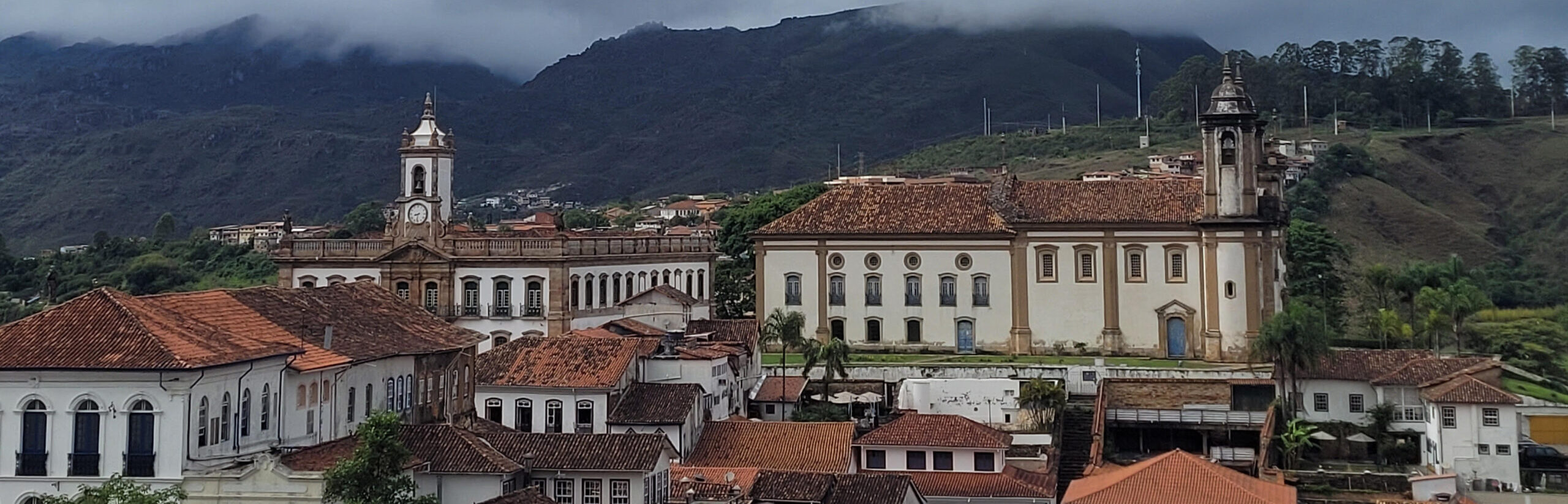 Servidores municipais aprovam reajuste de 8% e aumento no vale-alimentação após negociações com a Prefeitura de Ouro Preto