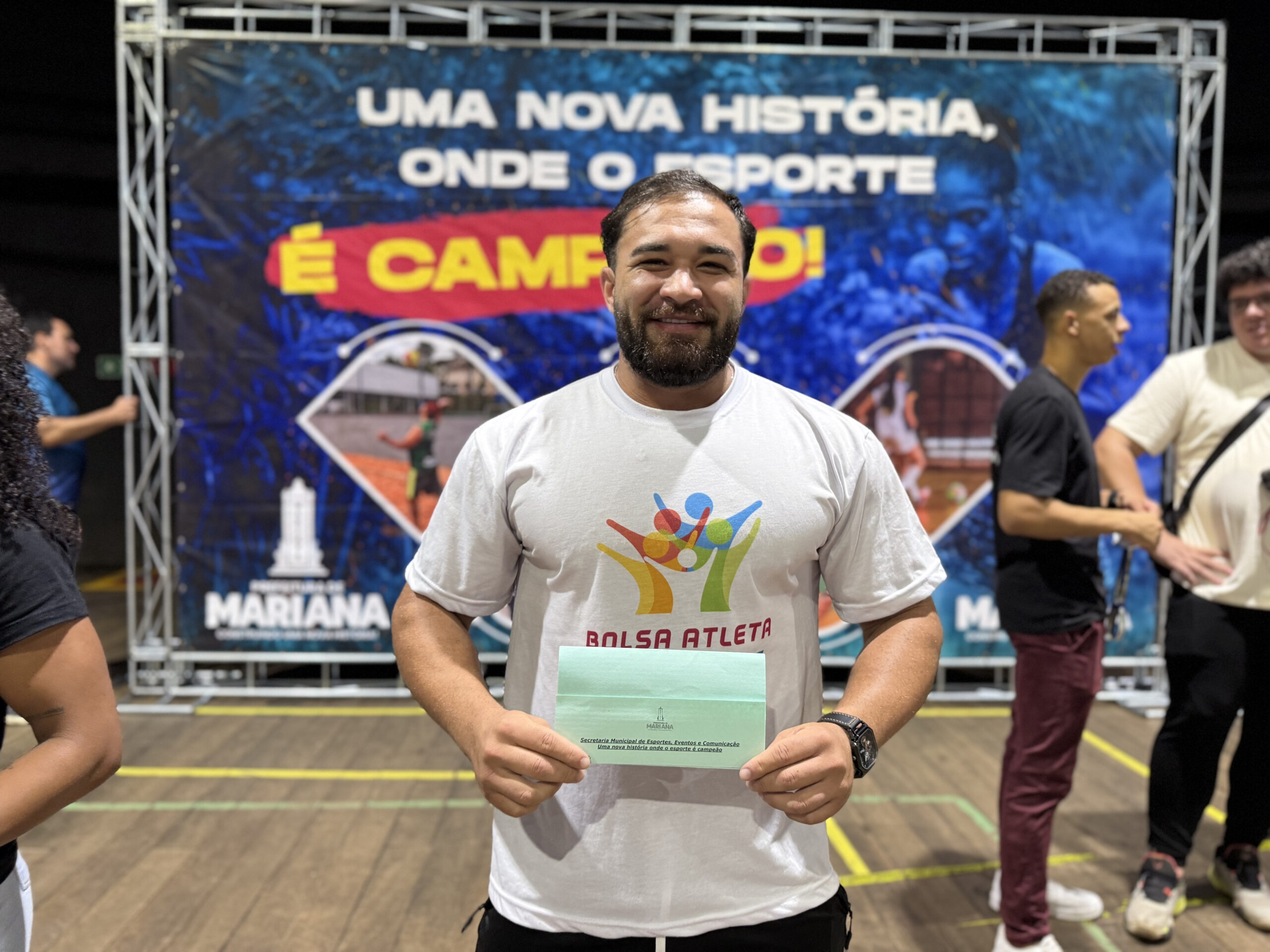 Prefeitura de Mariana entrega repasse do Bolsa Atleta 2026 a 39 atletas