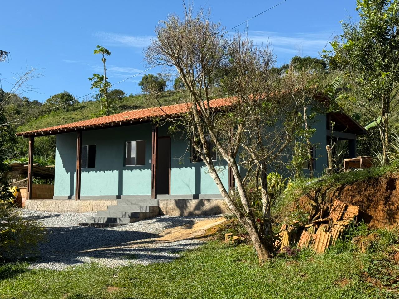 Prefeitura de Mariana entrega duas casas pelo programa Arrumando a Casa