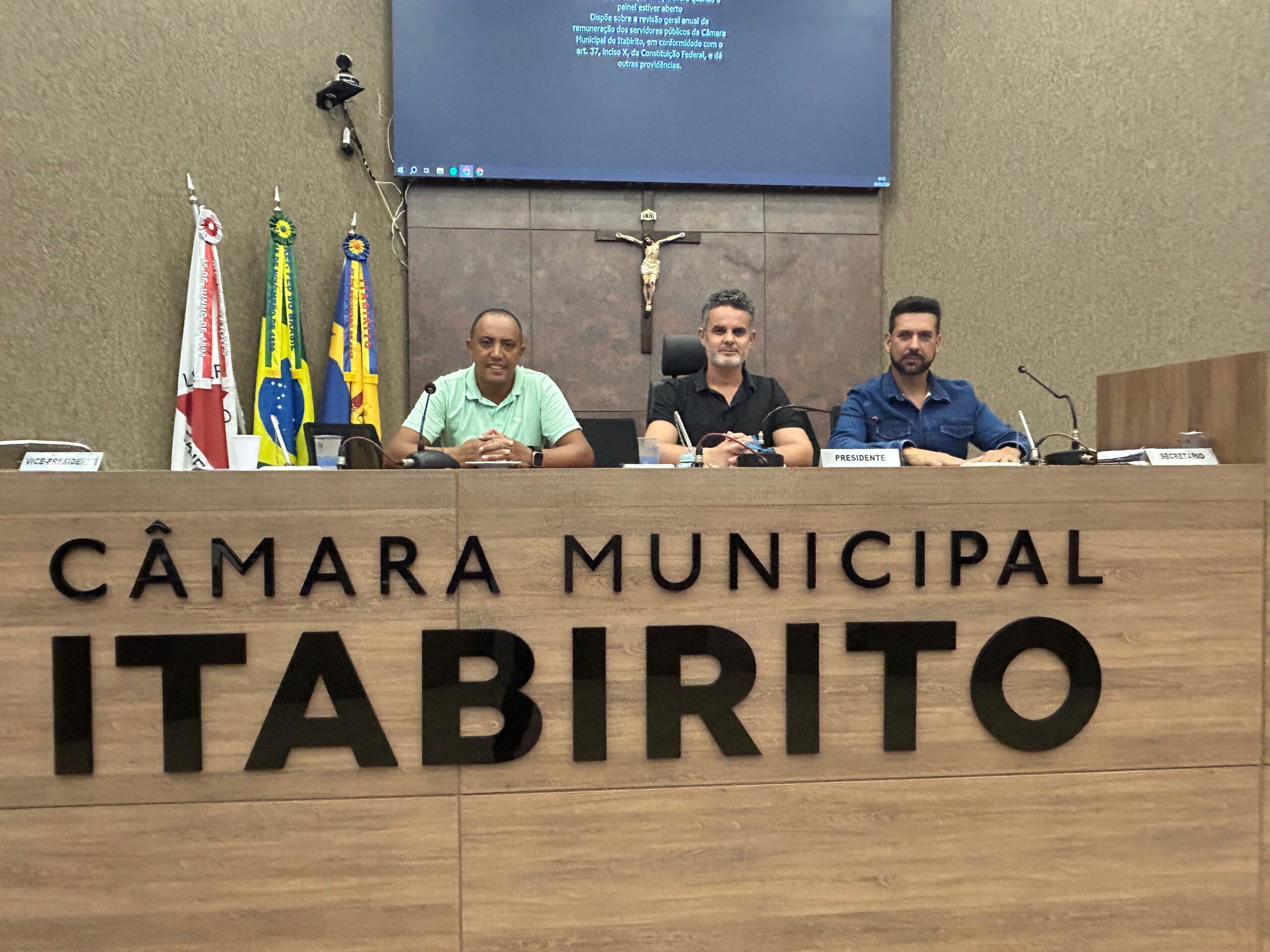 Câmara de Itabirito realiza reunião extraordinária e vota projetos sobre reajuste de servidores