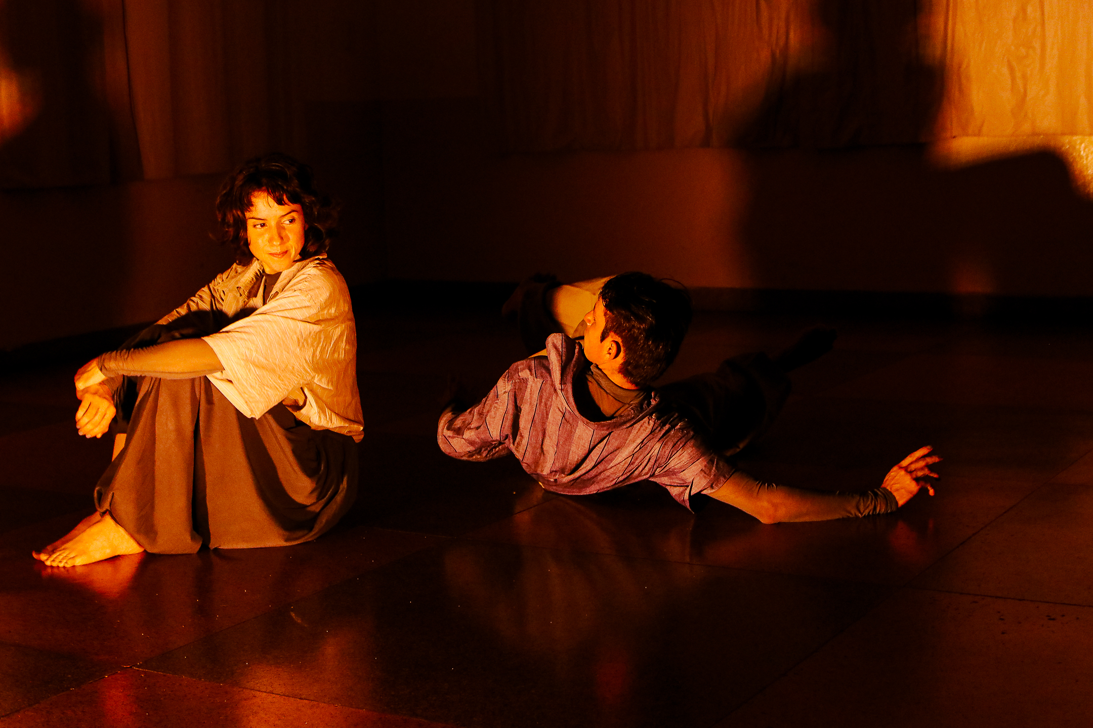 Dança e teatro se encontram no espetáculo “Movimento a Dois”, em cartaz em Itabirito nesta sexta e sábado