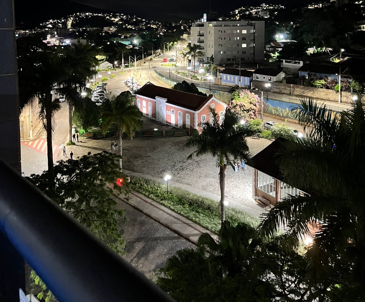 Adolescente é atropelada ao atravessar rua em faixa de pedestres no Centro de Itabirito