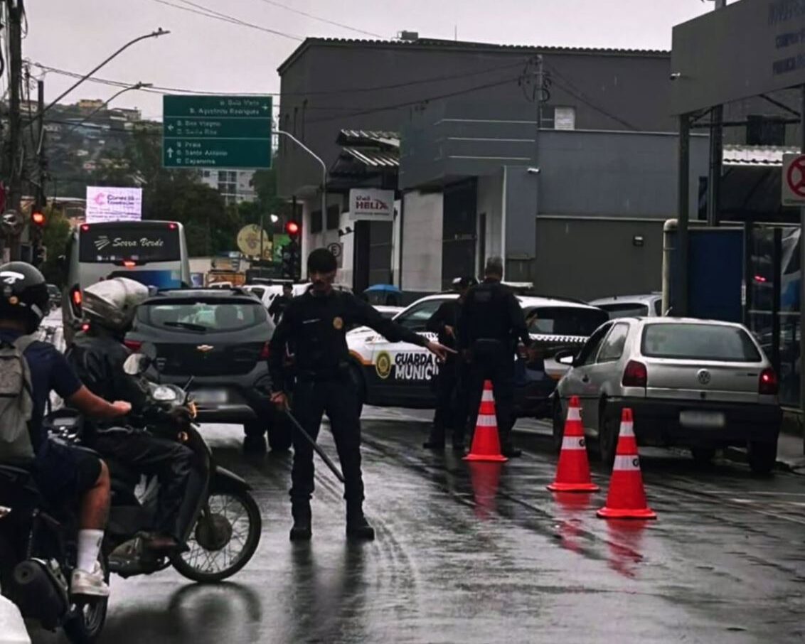 Fiscalização da GCM autua 12 motoristas durante operação no Centro de Itabirito
