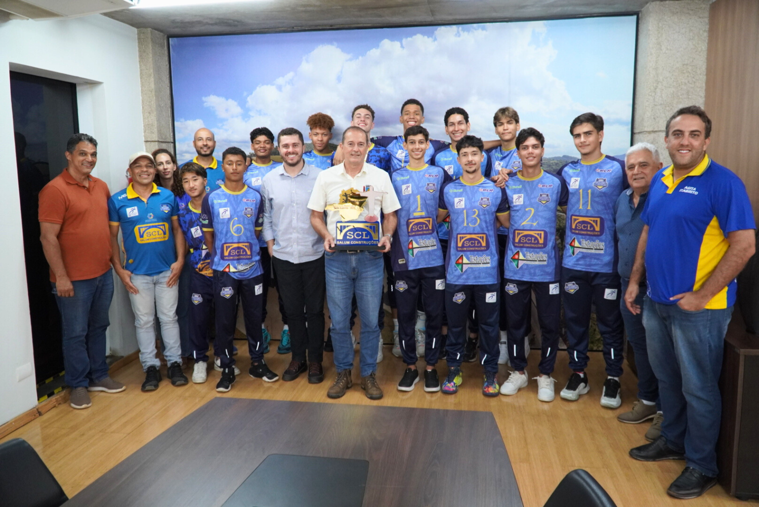 Prefeitura de Itabirito recebe equipe que representará a cidade nos Jogos Escolares Brasileiros