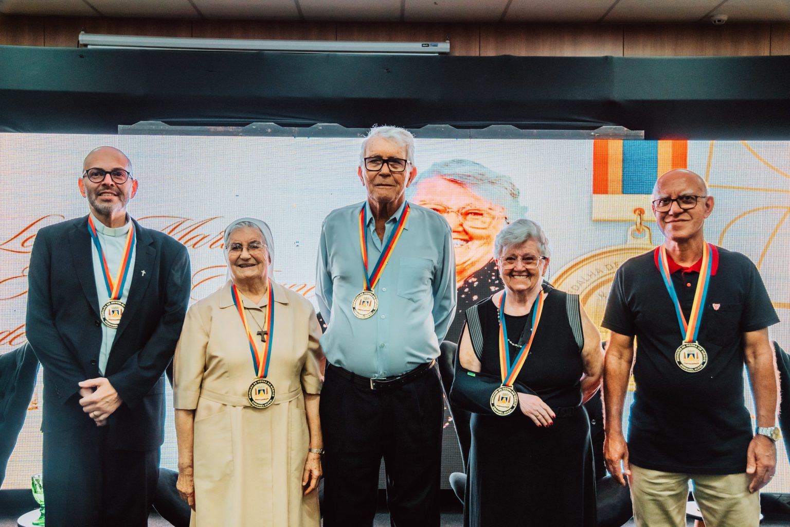 Cinco personalidades são homenageadas com a Medalha Coronel Alves em Itabirito