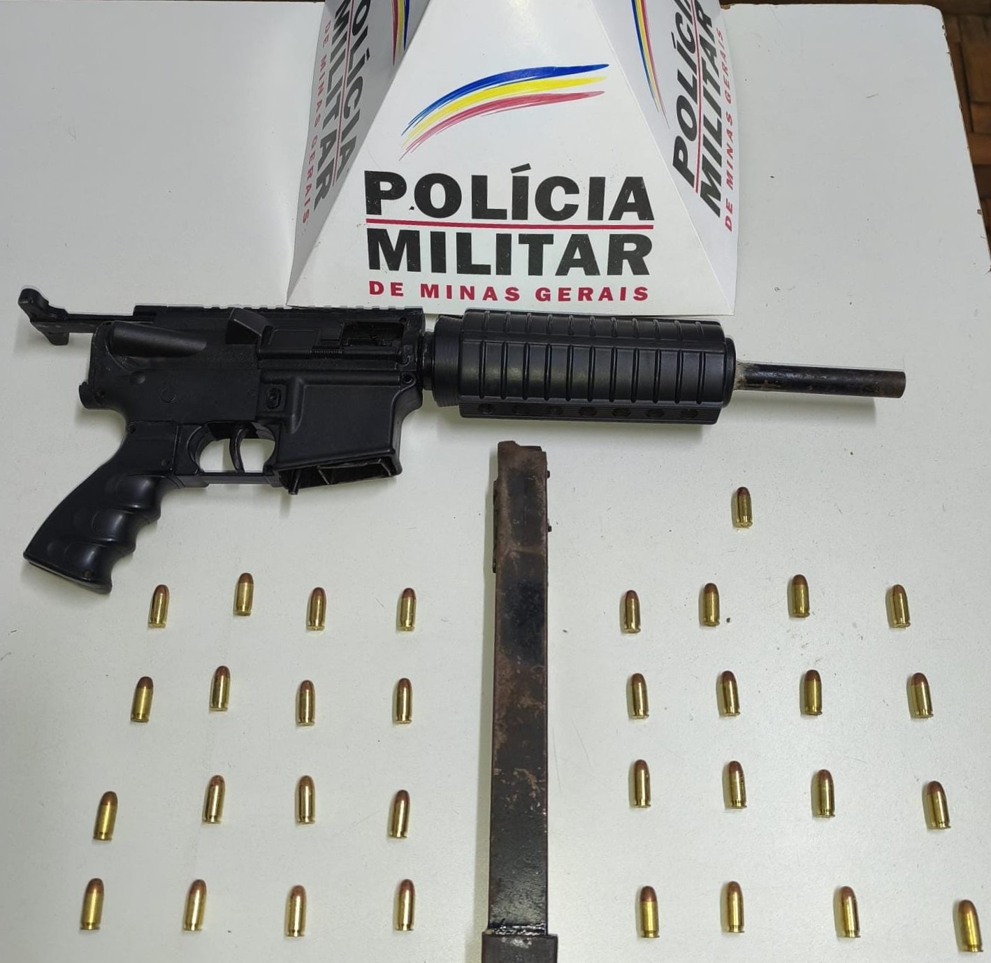 Suspeito de ameaçar familiares é preso com arma de fogo em Itabirito