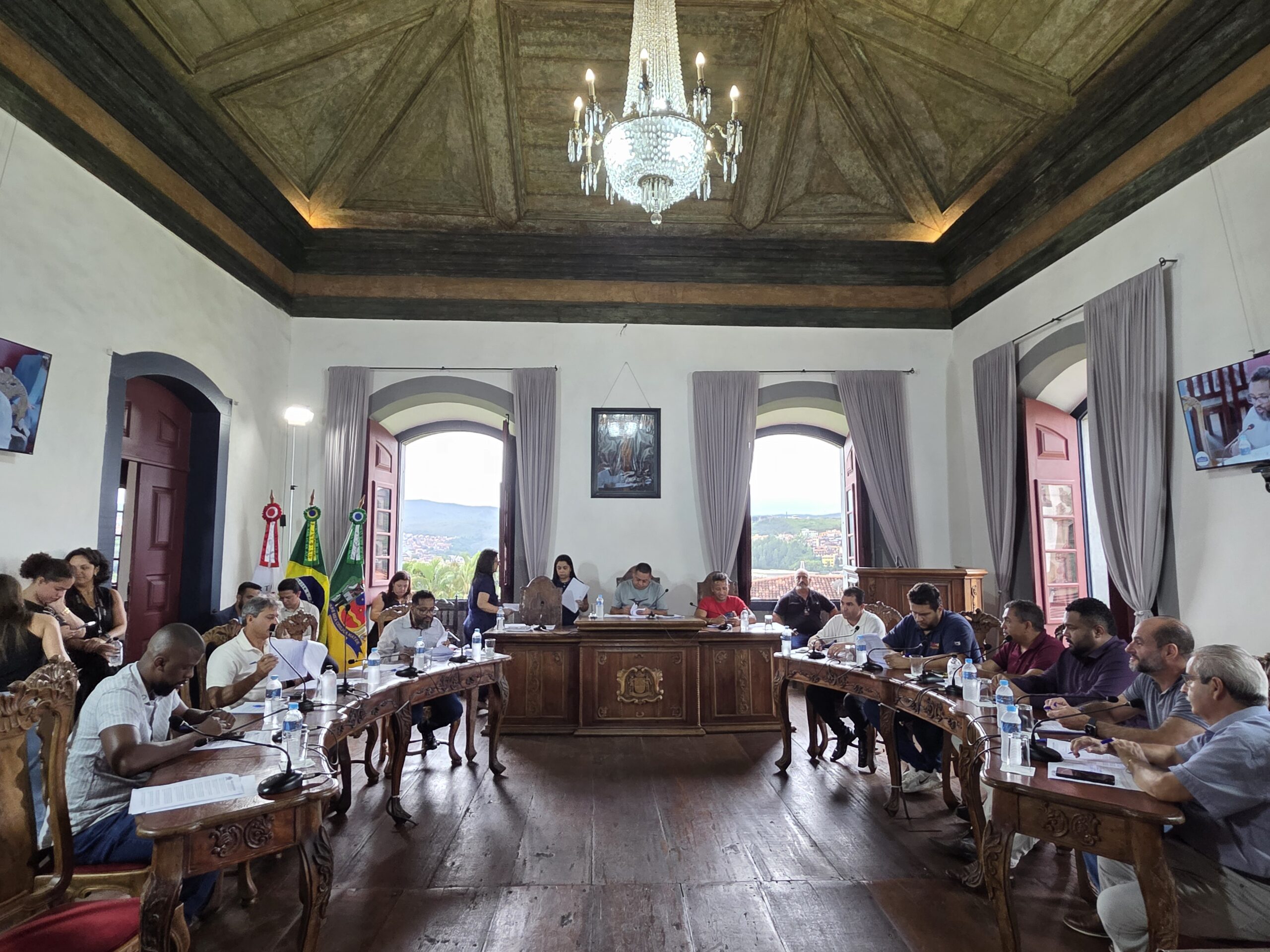 Vereadores pressionam Prefeitura de Mariana e cobram pagamento de direitos suspensos na pandemia aos servidores públicos