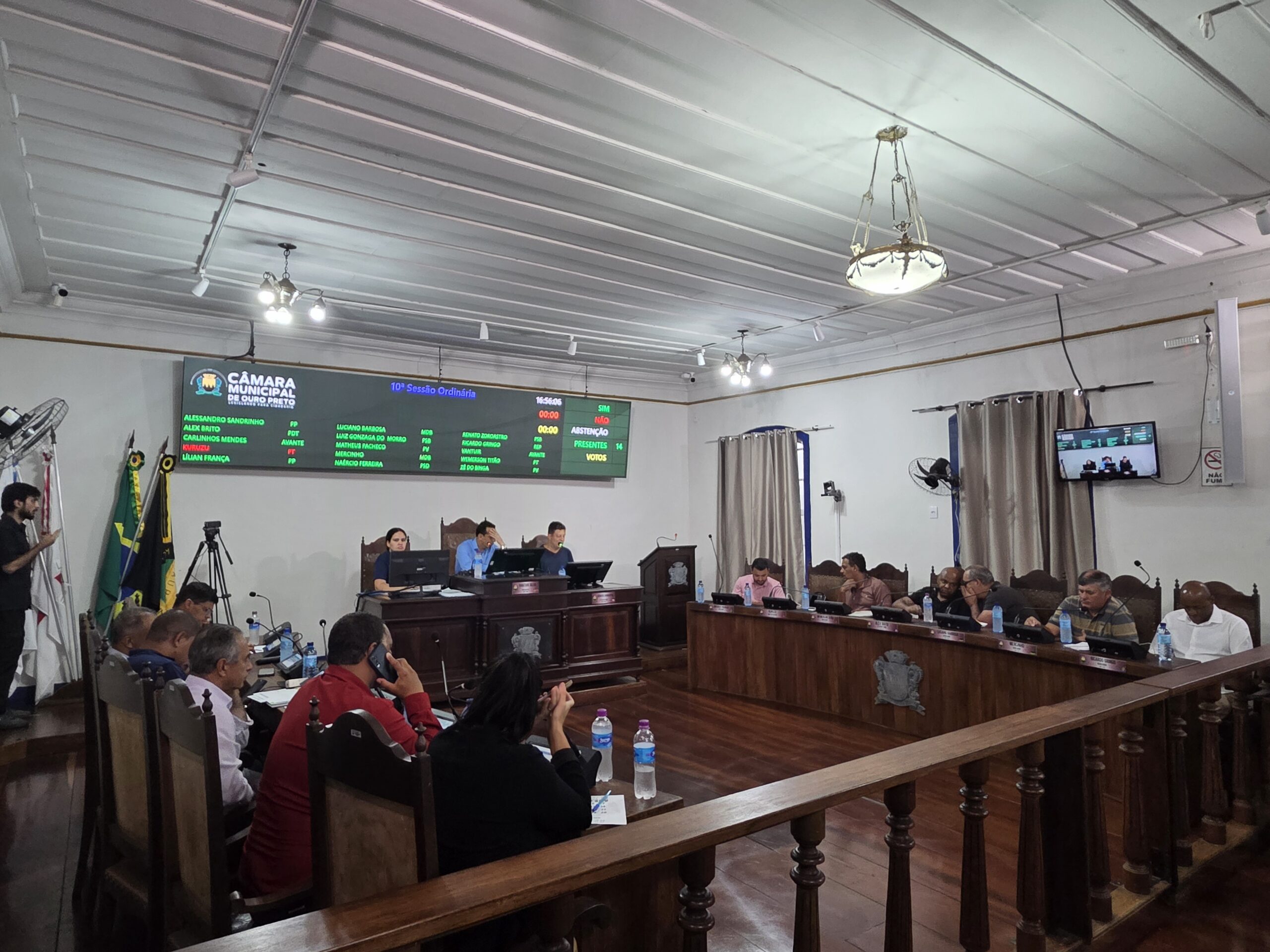 Câmara aprova reajuste salarial de 10% e outros benefícios para servidores do Poder Legislativo de Ouro Preto