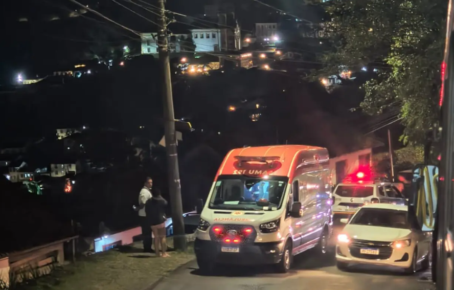 Homem é assassinado a tiros em rua de cidade do interior de Minas Gerais   