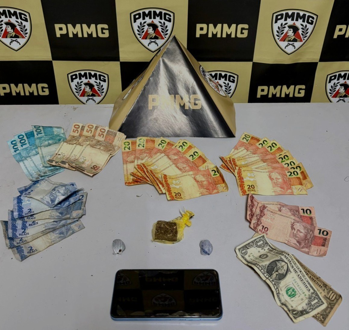 Homem é preso suspeito de transportar drogas em Ouro Preto