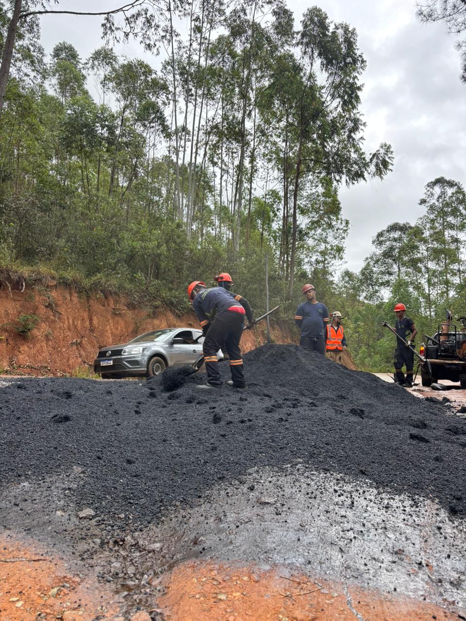 Acesso à Mata dos Palmitos recebe cerca de 300 metros de manutenção asfáltica