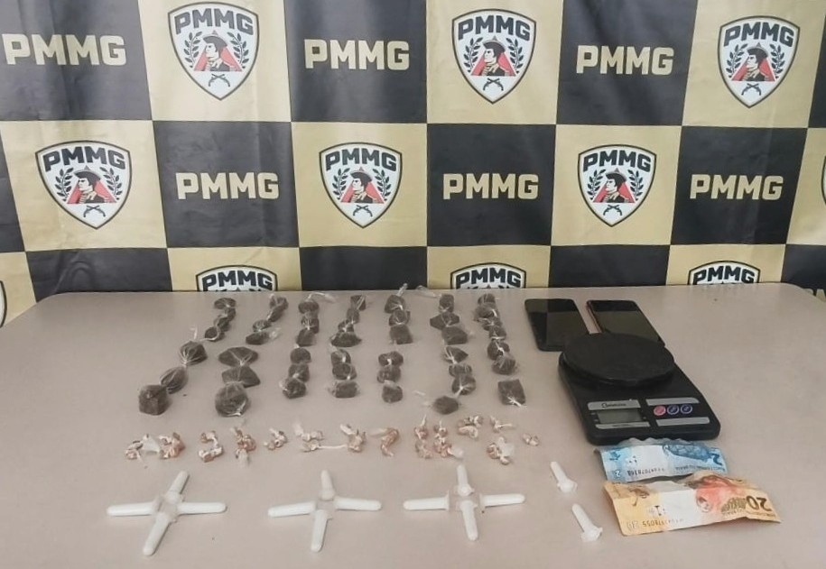 Polícia apreende drogas durante operação no bairro Praia, em Itabirito
