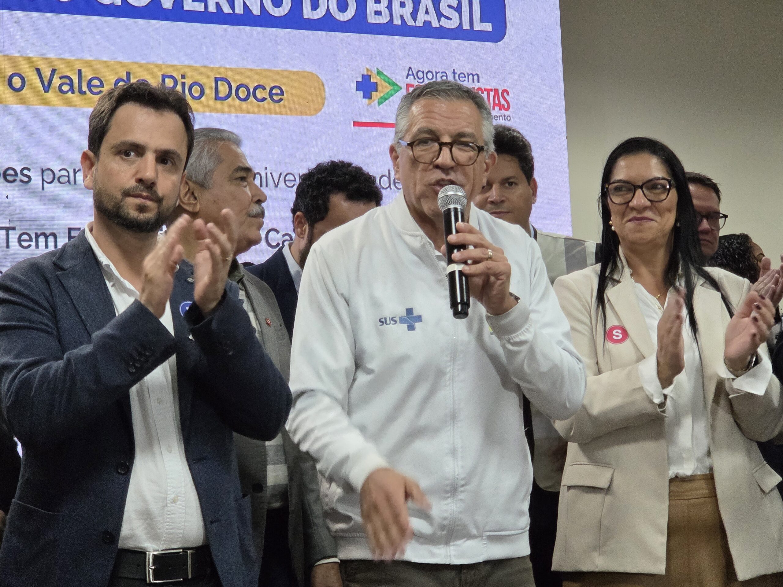 Ministro da Saúde anuncia recursos para saúde, entrega veículos e autoriza hospital universitário da UFOP em Mariana