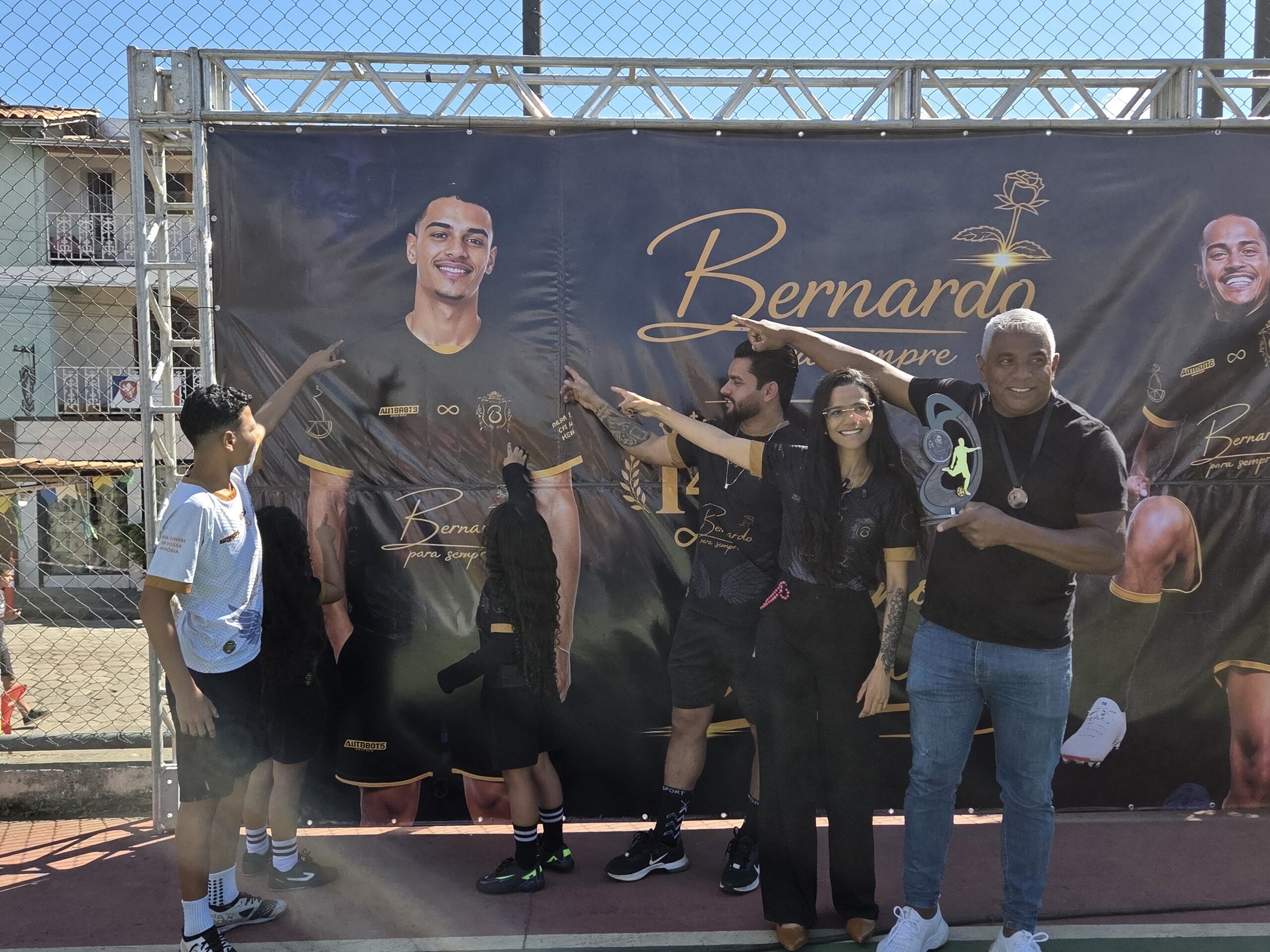 Bernardo Barbosa é homenageado e dá nome ao campo de futebol society da Bauxita, em Ouro Preto