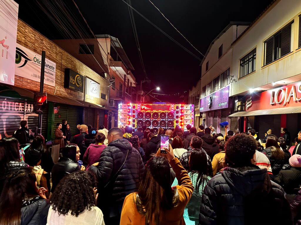 Marcha para Jesus reúne grande público na Praça do Centenário em Itabirito