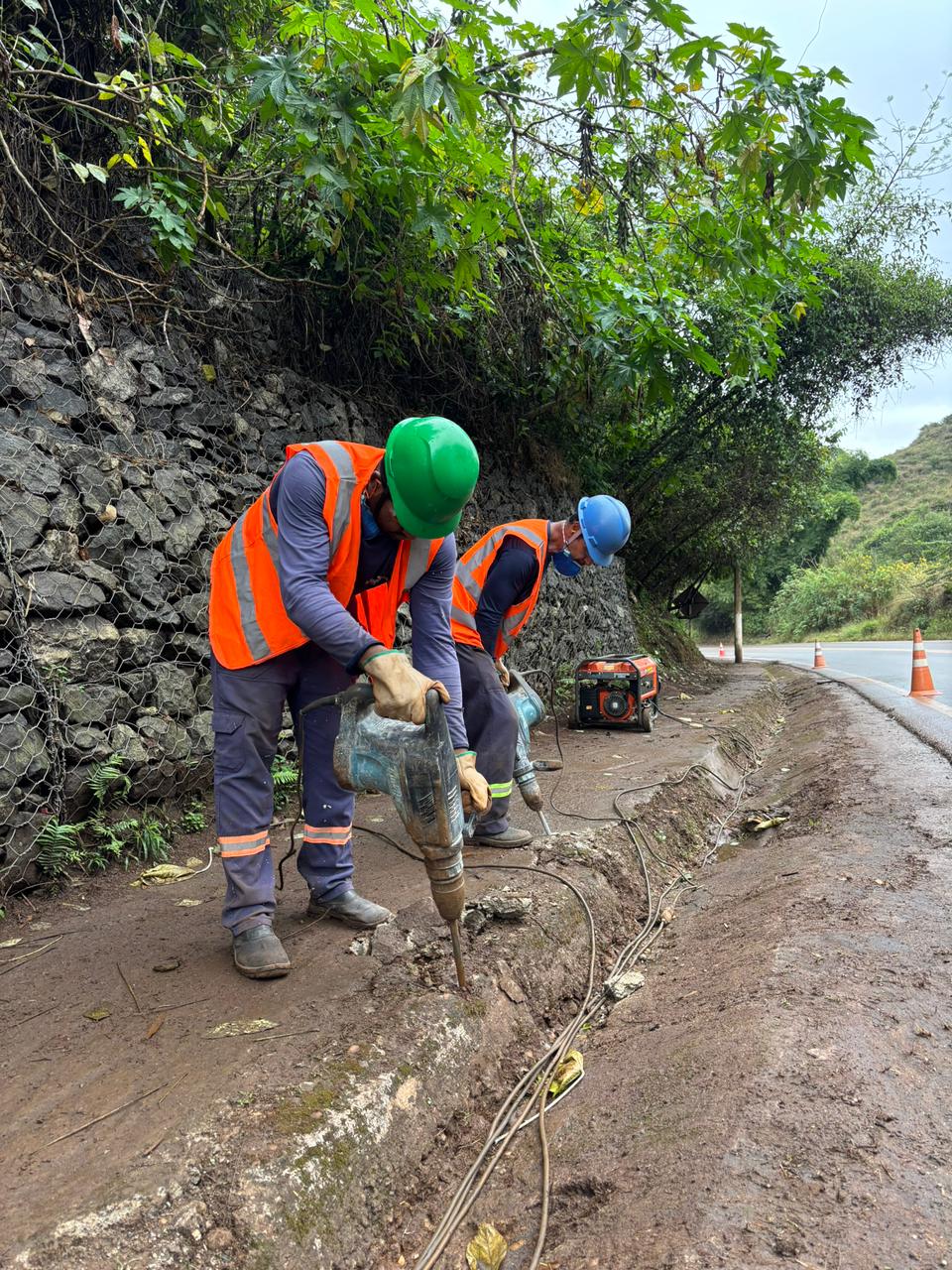 Obras de urbanização avançam na MG-129 com revitalização e construção de passeios em Antônio Pereira