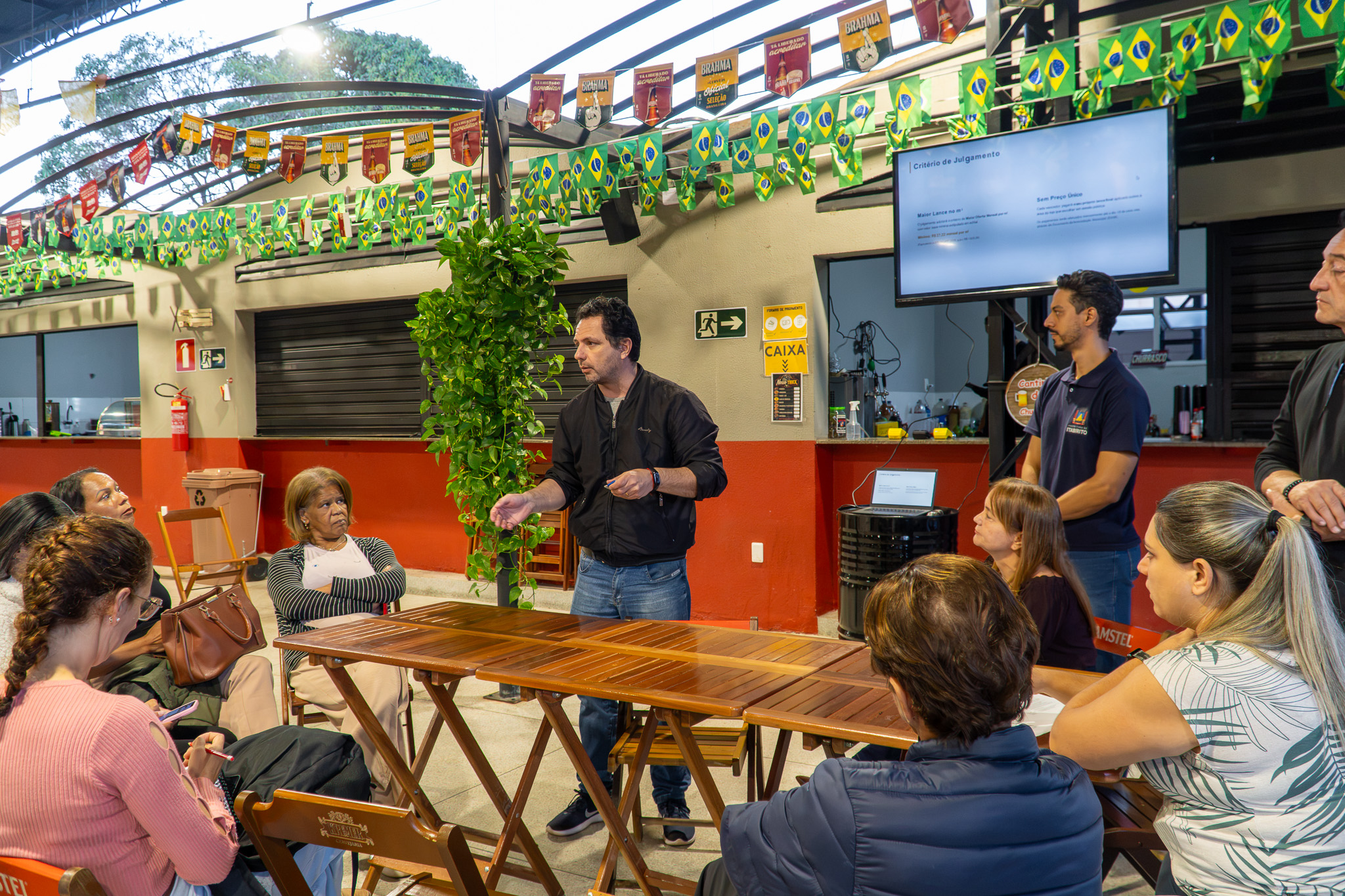 Mercado Municipal: Prefeitura de Itabirito realiza reunião com empreendedores para orientar sobre licitação de boxes