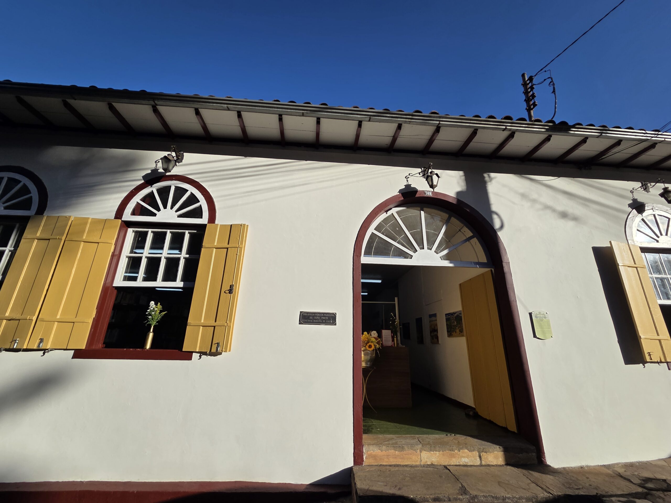 Biblioteca Pública Municipal de Ouro Preto: um paraíso para os amantes da literatura na cidade histórica
